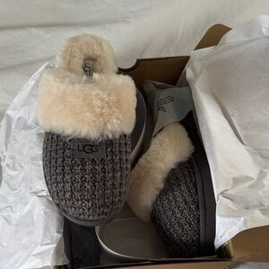 UGG W Cozy Slide in Charcoal and Cream Shearling